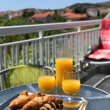 Apartmani Bolero - Obiteljski Odmor Vodice Dış mekan fotoğraf