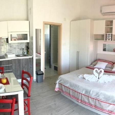 Apartmani Bolero - Obiteljski Odmor Vodice Dış mekan fotoğraf