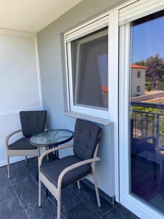 Apartmani Bolero - Obiteljski Odmor Vodice Dış mekan fotoğraf