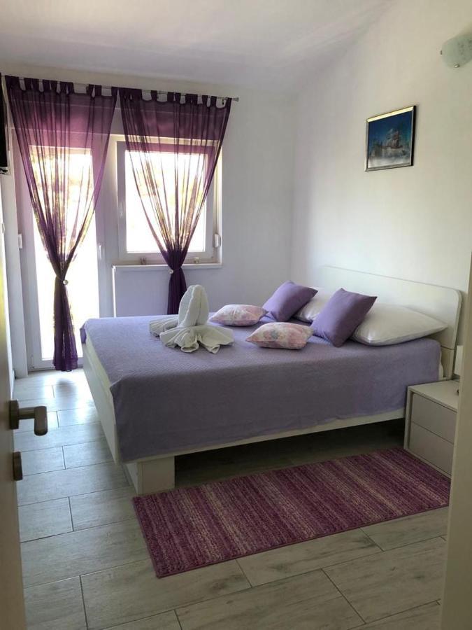 Apartmani Bolero - Obiteljski Odmor Vodice Dış mekan fotoğraf
