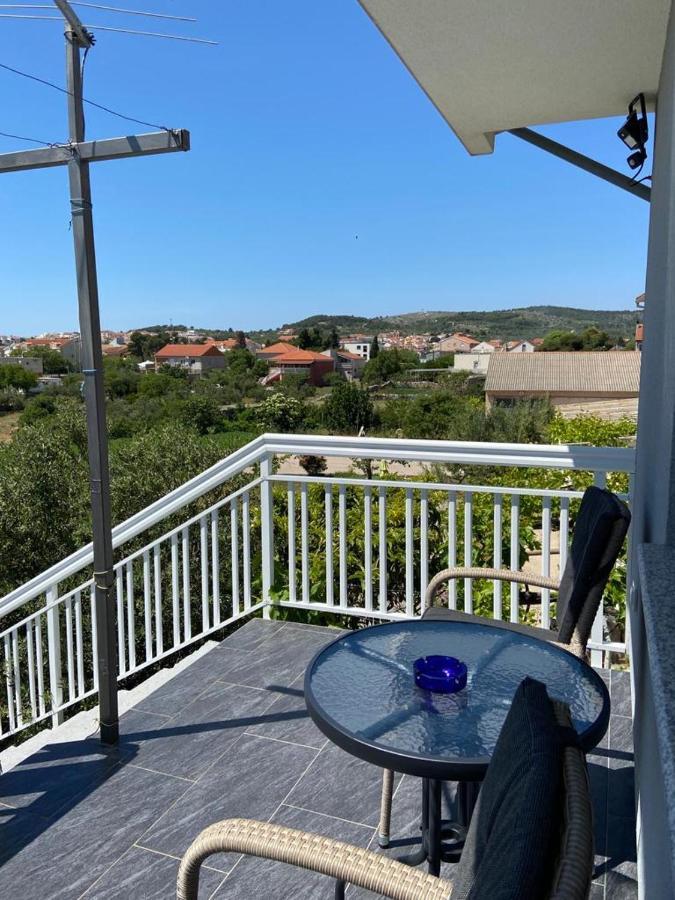 Apartmani Bolero - Obiteljski Odmor Vodice Dış mekan fotoğraf